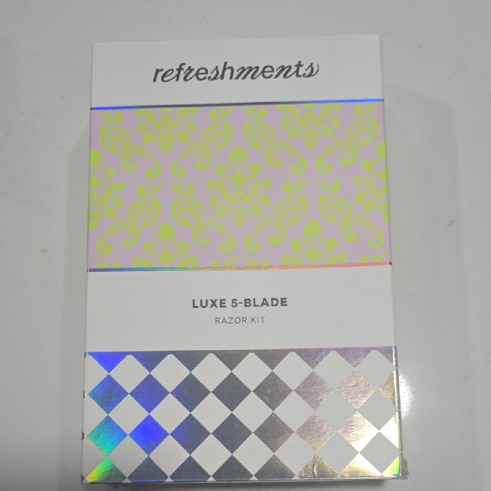 Refreshments Luxe 5-Blade Razor Kit - Silver and White